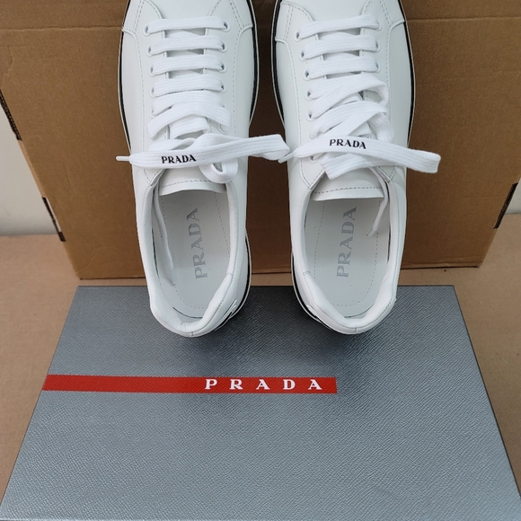 Brand new men PRADA white sneakers in genuine lather with black trim and logo - Picture 3 of 11